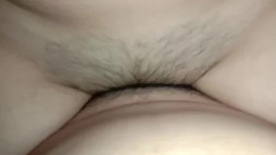 骚妇痒了，坐上来就自己磨