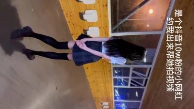 对着它坐上去就不痛了